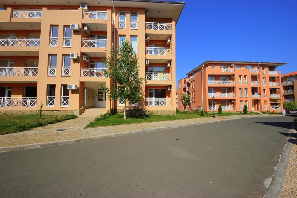 Sunny Day 6 - Menada Daire